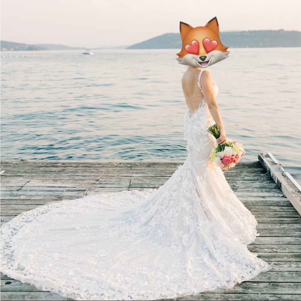 Elegant Lace Wedding Gown